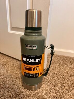 Stanley Green Classic Vacuum Bottle with Stainless Accent